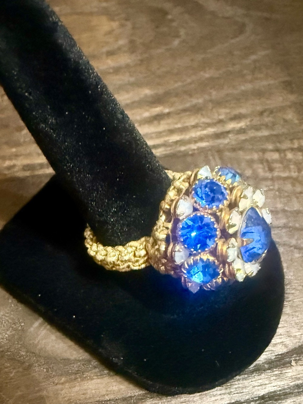 Vintage Mid-Century Blue Rhinestone Dome Cocktail Ring – Twisted Rope Band - Picture 4 of 7